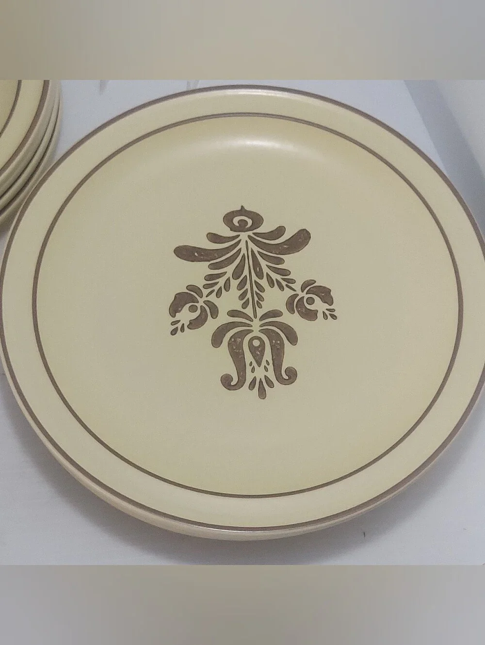 Pfaltzgraff Village Dinner Plates Set of 8 Tan Brown 10